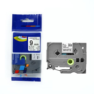 Nhãn in TZ2-221 Khổ rộng 9mm dài 8m chữ đen nền trắng ( Black on white) nhãn đa lớp bám dính cao dùn