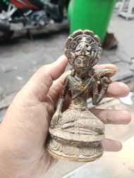 patung dewi sri sedang bersila sepuh kediri milik jayakatwan g hingga bisa memenangkan peperangan da
