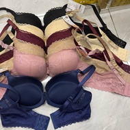 Lovely bra with silk lace, 5cm thick padding, large version, 3 clasps: hugs and lifts to create natu