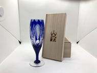 芽上的弧形長笛香檳杯