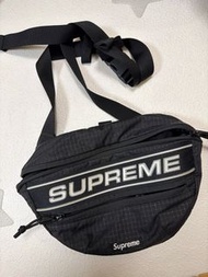 Supreme 黑色腰包