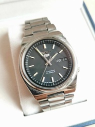 นาฬิกา Seiko 5​ Automatic กลไกลระบบเครื่อง 7009 หน้า​ดำ  หลักแท่งเงิน