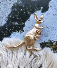 Vintage Jewelry 西洋古董飾品 AVON 袋鼠 生動 別針