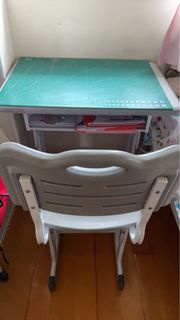 兒童書桌椅套裝