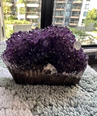 紫水晶晶簇共生方解石