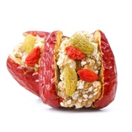 红枣夹核桃葡萄干500g 新疆和田大枣特产夹心抱抱果芝麻枸杞礼盒Red dates with walnut raisins 500g new