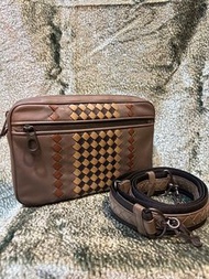 【鄭峰香水。精品】BOTTEGA VENETA.深咖小羊皮編織側背包