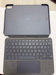 iPad Air 11吋 Logitech combo touch keyboard