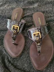 Lv,拖鞋