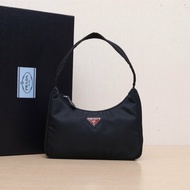 PRADA Hobo腋下包黑色尼龍銀扣肩背包