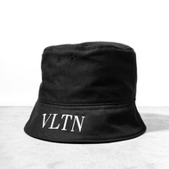 TOPI VALENTINO VLTN BUCKET HAT CANVAS BLACK ORIGINAL