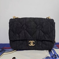 Chanel 香奈兒 雙C浮雕鏈條包 芯片款 Chanel Black Denim Small Funky Town Flap Gold Hardware, 2022