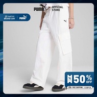 PUMA PRIME/SELECT - กางเกงขายาวทรงคาร์โก้ผ้าทอหลวมๆ WARDROBE ESS สำหรับผู้หญิง สีขาว -62975602