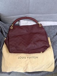 正版Louis Vuitton Artsy MM Monogram Empreinte酒紅色 / 暗紅色 / 牛血紅壓紋皮/LV水餃包（有瑕疵）