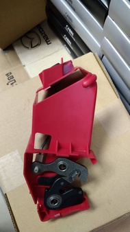 59. BPH68847002 ตัวกลอนล็อคเบาะหลังด้านซ้าย MAZDA 3 BM/BN ปี 2014-2016 เบิกศูนย์ มาสด้า (MDGSBY)