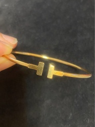Tiffany & Co. 18k T wire bangle