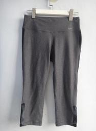 楹 ~ 正品 NIKE 灰色黑邊 彈性 七分瑜珈褲/緊身褲 size: M
