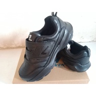 LINE 7 1109A BLACK SCHOOL SHOES / KASUT SEKOLAH LINE 7