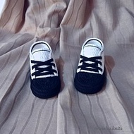新生嬰兒針織短靴運動鞋 Knitted booties sneakers for a newborn baby