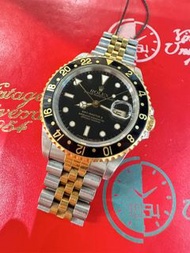 🌈🌈新返貨啦🌈🌈🖤🖤Rolex GMT - MASTER  II 16713🖤🖤💛💛金鋼款式💛💛原裝黑圈黑面🖤🖤40mm 🖤🖤連原裝Rolex金鋼五珠帶🩶🩶🤎🤎狀態一流 市場熱賣 淨錶😎😎BW3543