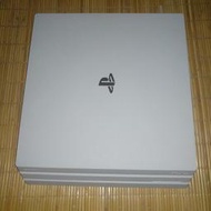 PS4 PRO主機 1TB 7117B  9.0  (有完整盒裝) esp32 s2