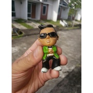 SELLING ACTION FIGURE FIGURE PSY GANGNAM STYLE KOREAN PEOPLE MINIATURE GLASSES COOL RARE RARE ADA