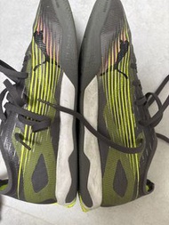 Puma Ultra足球鞋
