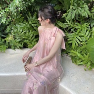 🥂Lady Camelia Dress - Miida✨ ผ้าใหม่เบาๆเข้ากับเวลล์เลยค่ะ เดรสทรงปล่อยมีโบว์ผูกข้างคอเชิดๆ ดีเทลผ้า