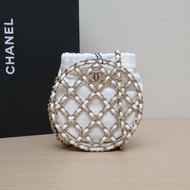 CHANEL 白色羊皮31開金扣22P秀款鏤空圓餅鏈條包肩背包
