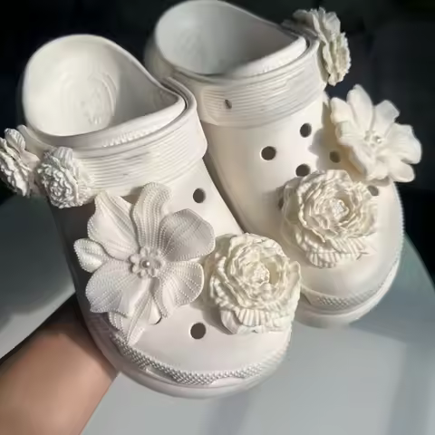 2025 Fashion Shoe Charms Set Accessories Hole Shoe Buckle DIY New Style Bouquet Bone White 3D Flower