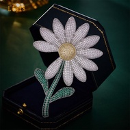 2026 New Exquisite Zircon Daisy Brooch Sunflower Pin Korean Style Suit Accessory G-Dragon