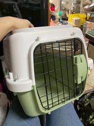 【吉兒二手商店】寵物提籠 貓咪外出籠 天窗 硬殼外出籠 國際航空IATA寵物運輸標準 寵物飛機托運箱