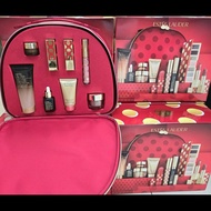 限量ESTEE LAUDER 2025年聖誕節11件去細紋淡斑美白保濕臉部護理唇膏連紅色化妝袋禮盒套裝售完即止送禮首選