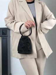 【VintageShop solo 日本直送 中古包】Salvatore Ferragamo 手提包 黑色 經典 Gancini 尼龍 束口 水桶包 單把手 tigpxb