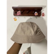 OYSHO BEIGE BUCKET HAT