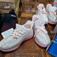 pink yeezy kids shoes
