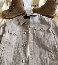 Lv米色牛仔衫/外套