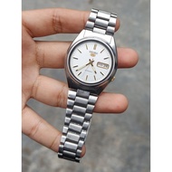 Seiko 5 automatic caliber 7s26 3040 white dial Watch