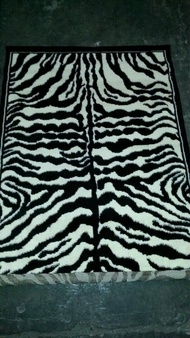 KARPET PERMADANI MOTIF MACAN DAN ZE 100 X 150