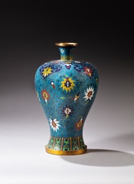 A cloisonné enamel 'lotus' vase (Meiping), Qing dynasty, 18th / 19th century | 清十八 / 十九世紀 掐絲琺瑯纏枝蓮紋梅瓶