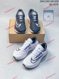 Nike Zoom Fly 5 碳板跑鞋 黑白撞色，街頭感