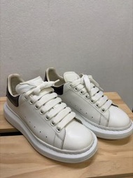 Alexander McQueen 厚底小白鞋