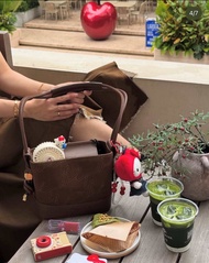 Atreasurebox- All Day mocha mousse