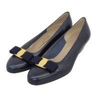 全新Salvatore Ferragamo Ferragamo VARA RIBON小牛皮高跟鞋，海軍藍，7.5 碼，附鞋盒，義大利製造