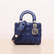 DIOR(迪奧) Lady Dior 戴妃包 四格 徽章肩帶 藍色  淺金扣 2017