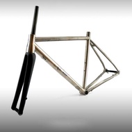 FRAME XLR8 STALKER 700X47 TITANIUM DISC FORK CARBON + TA. KODE 23489