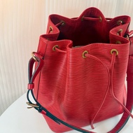 ✔️LOUIS VUITTON LV 路易威登 Epi Noe 水波紋水桶包／紅