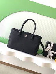 香奈兒 CHANEL Cerf 系列 黑銀中號托特包 | 荔枝紋牛皮 多層收納 可裝13寸電腦 通勤日常必備