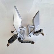 STEP DEPAN CB150R OLD K15 ORIGINAL COPOTAN FOOTSTEP DEPAN CB150R LAMA SEKEN ORIGINAL