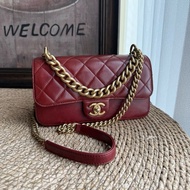 chanel 孟買大都會勃艮第紅鏈條風琴包 尺寸約24*14 年份：26開